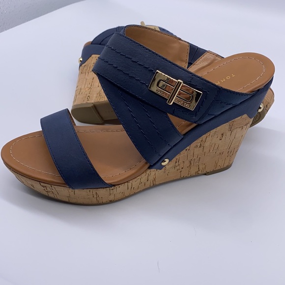 EUC Tommy Hilfiger Wedge Slides size 8.5M - Picture 3 of 6